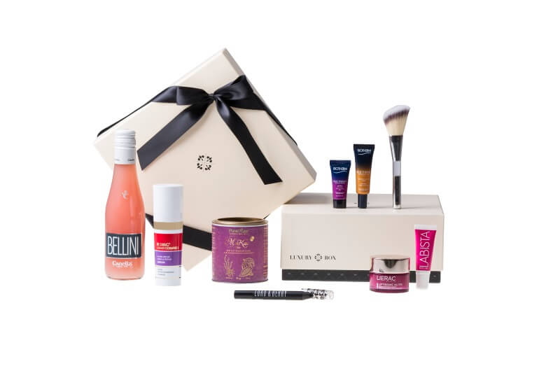 Beautyholics aufgepasst: Wenn man das drei Monats Abo abschließt kostet eine Box 49,95 EUR. luxury-box-produkte